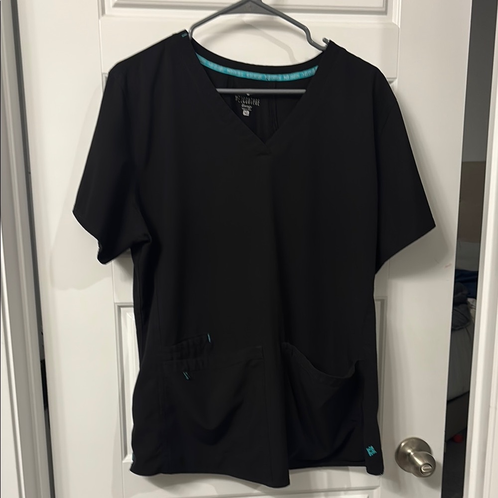 Med Couture Black Short Sleeve Scrub Top